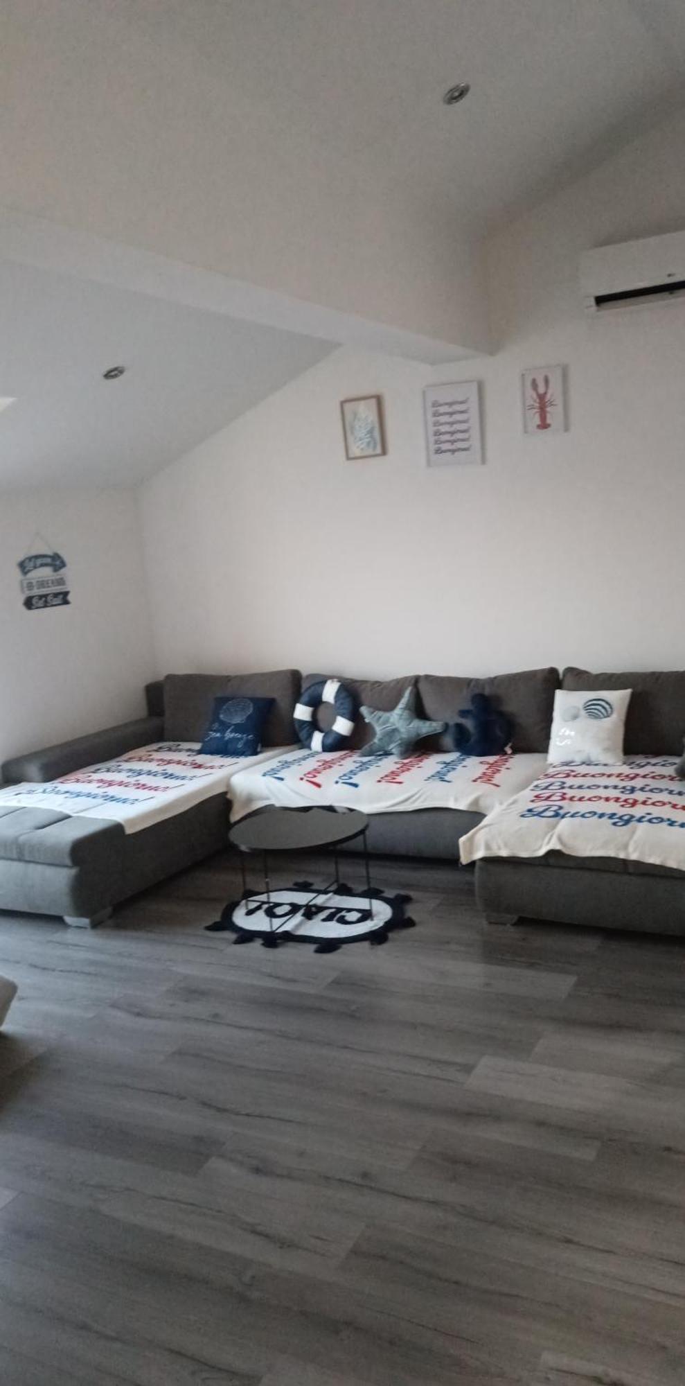 Angella Apartment Dugi Rat Exteriör bild