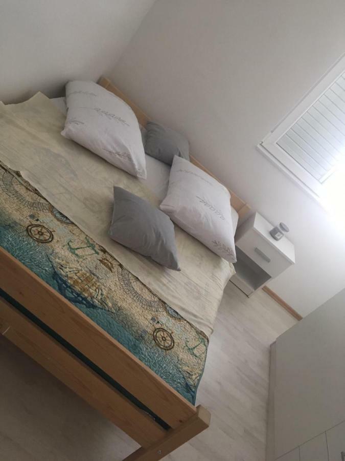 Angella Apartment Dugi Rat Exteriör bild